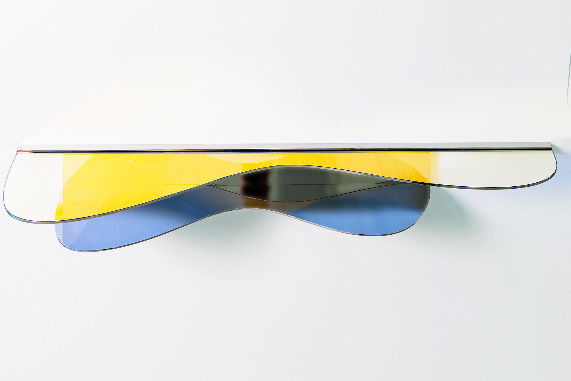 Console C02 by ODA LIK – side view with metal base and color reflection