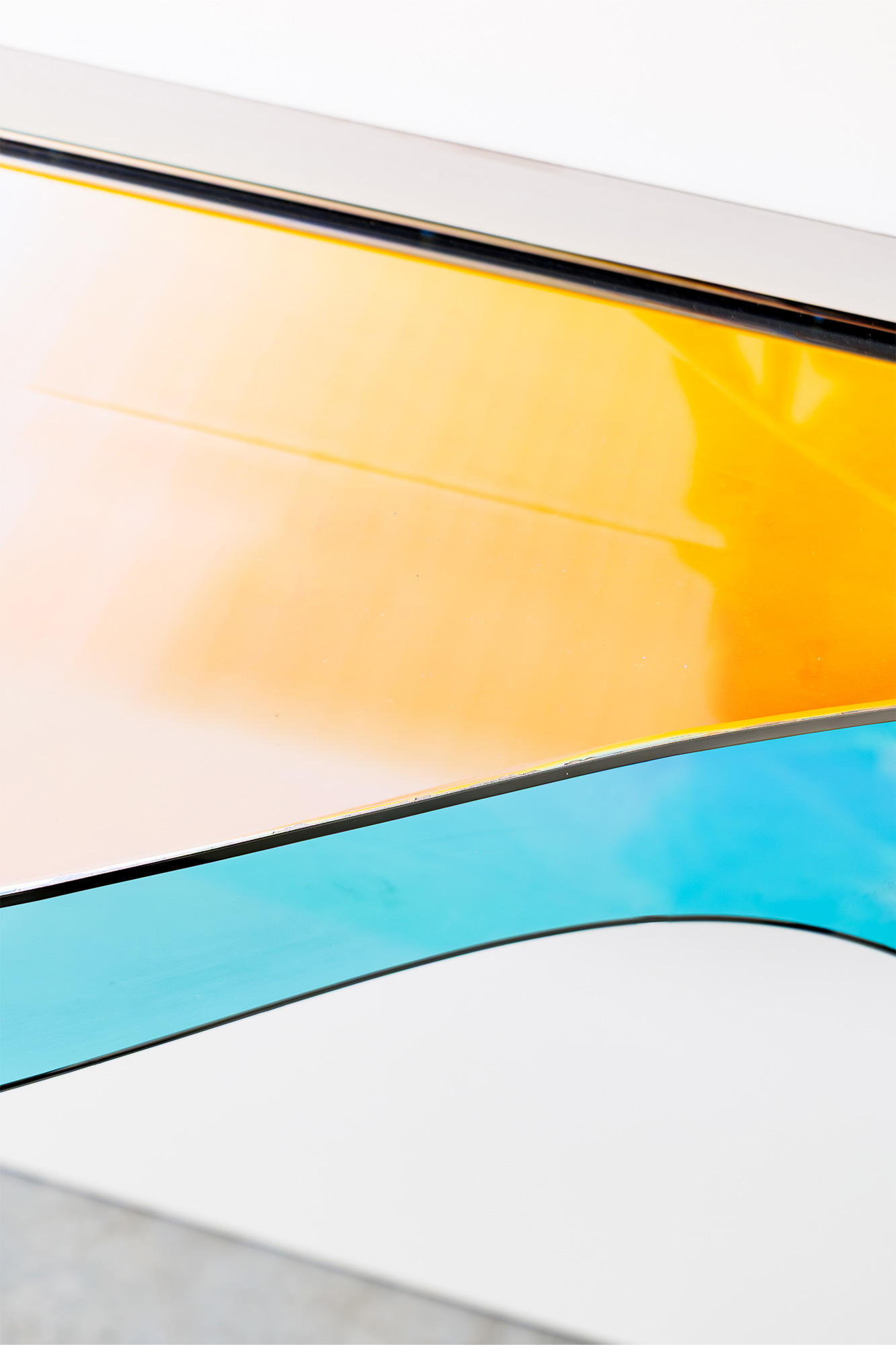 Console C02 by ODA LIK – amber and turquoise color transition on curved edge