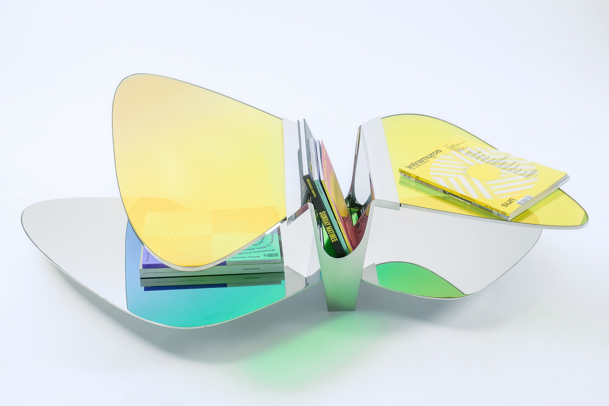 Low Table LT02 by ODA LIK – interplay of green and gold tones under soft light