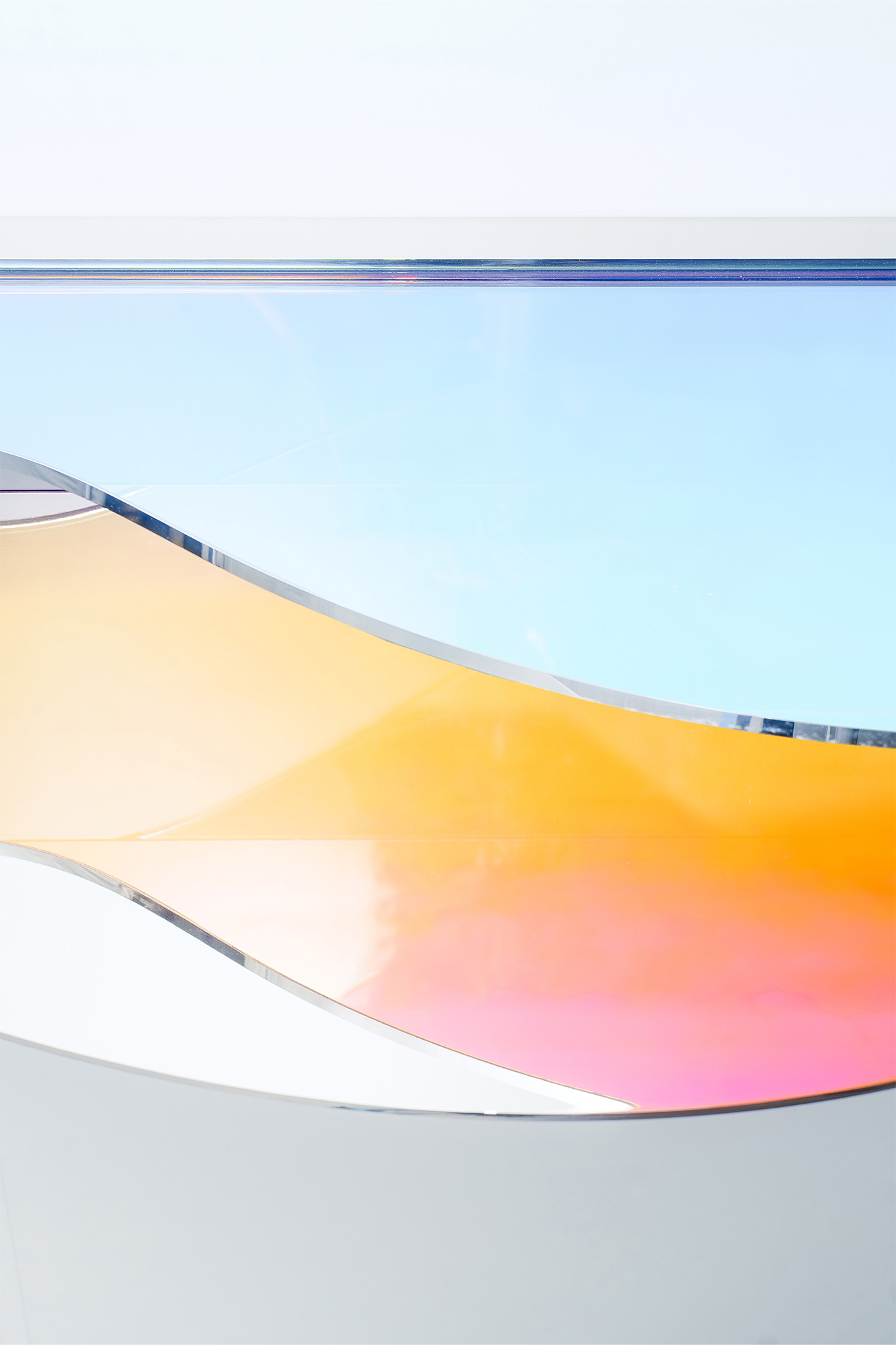 Console C01 by ODA LIK – dichroic glass surface reflecting amber and cyan tones