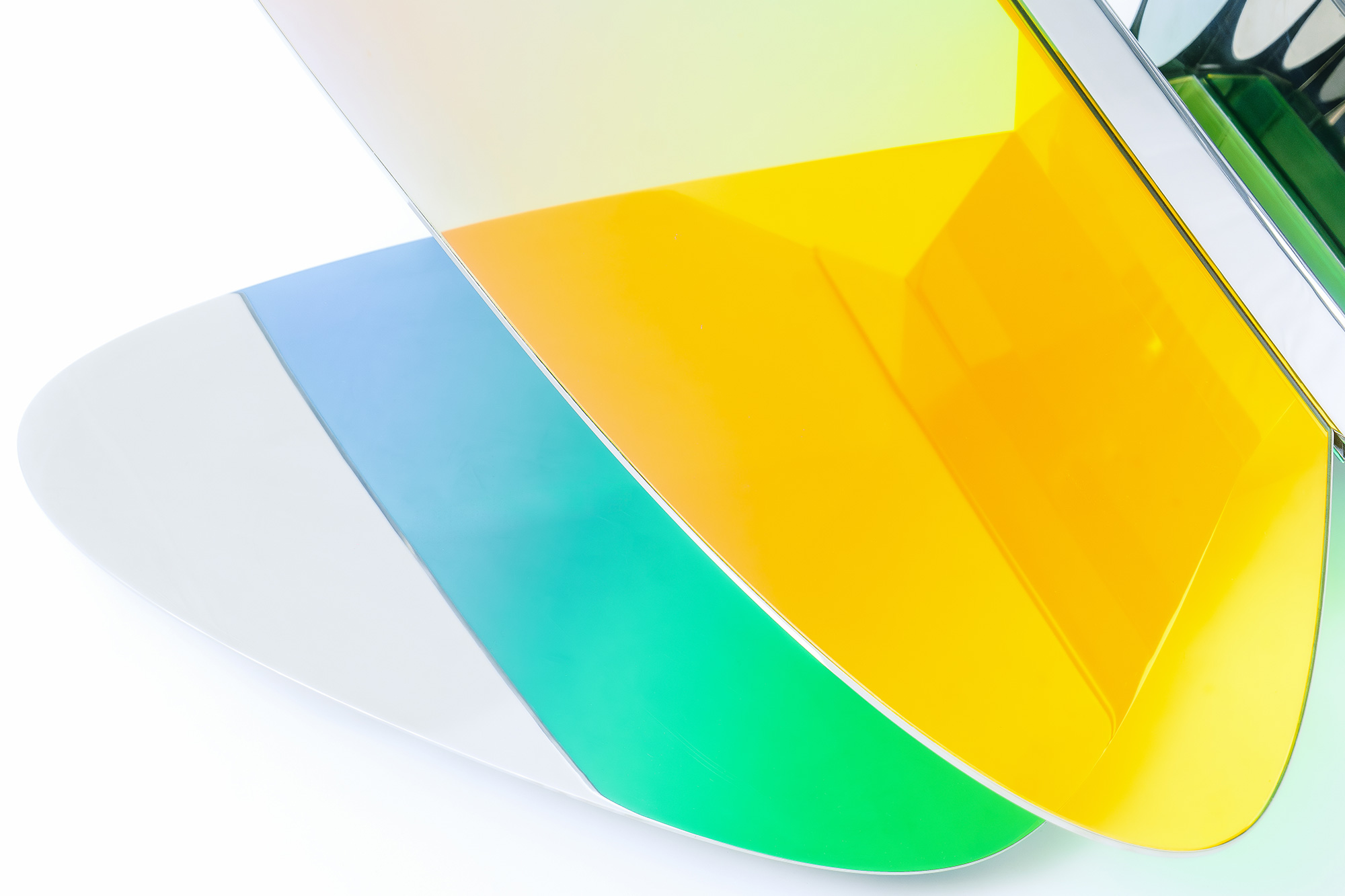 Low Table LT02 by ODA LIK – top view showing vibrant gradients and reflections