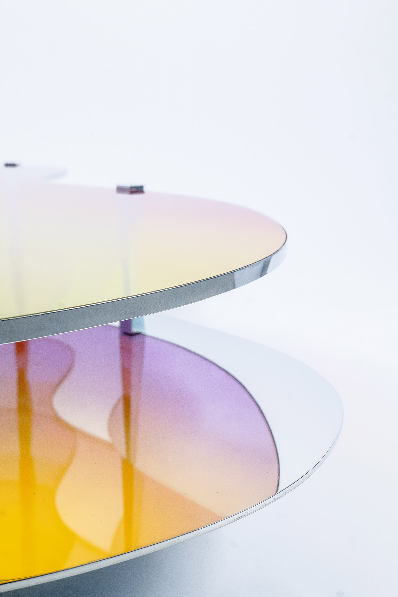 Low Table LT01 by ODA LIK – fluid contours and gradient reflections