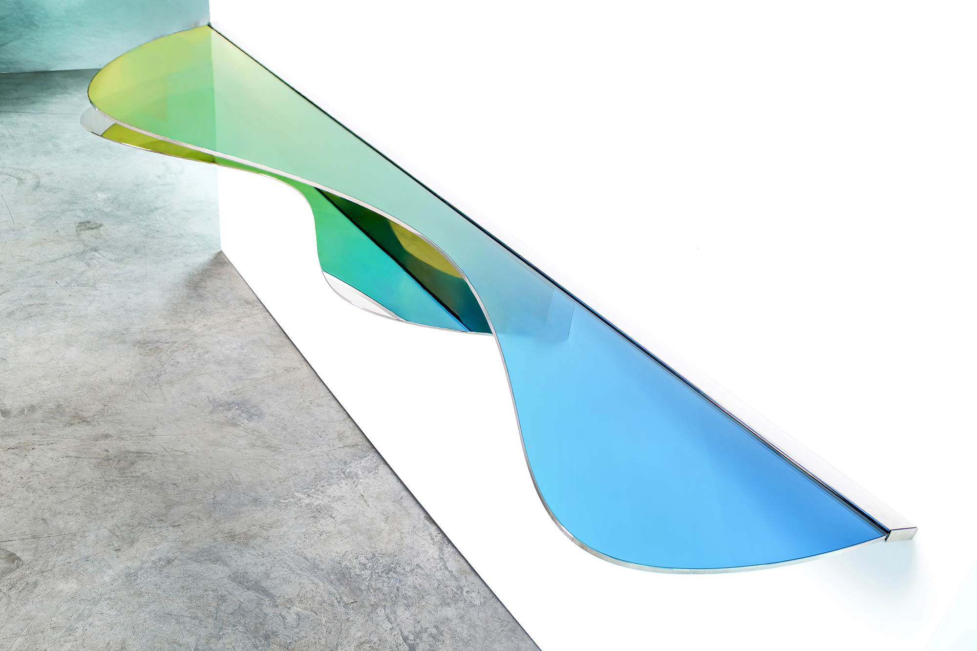 02-odalik-console-c03-three-quarter-view