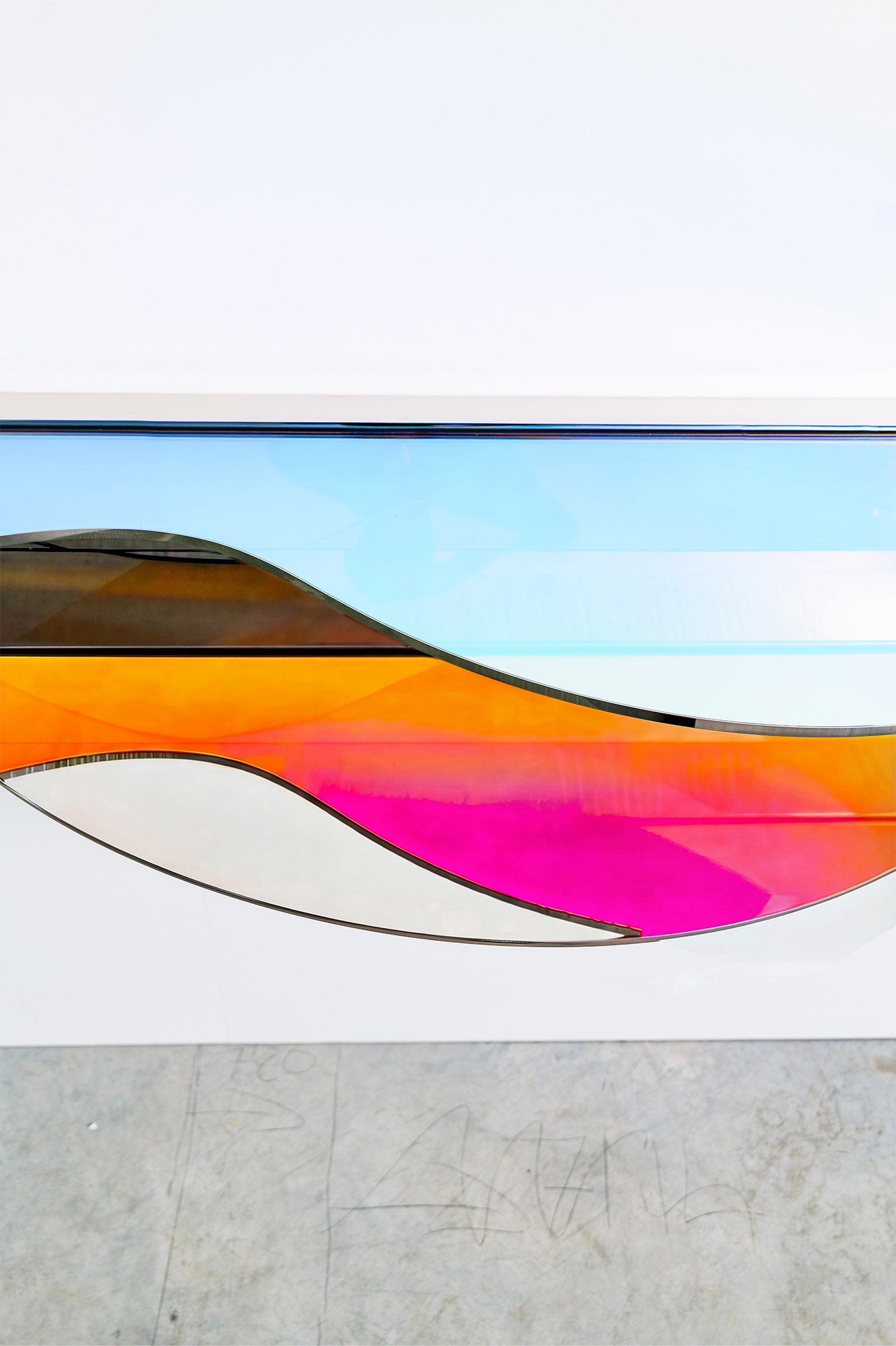 15-odalik-console-c01-sculptural-curve